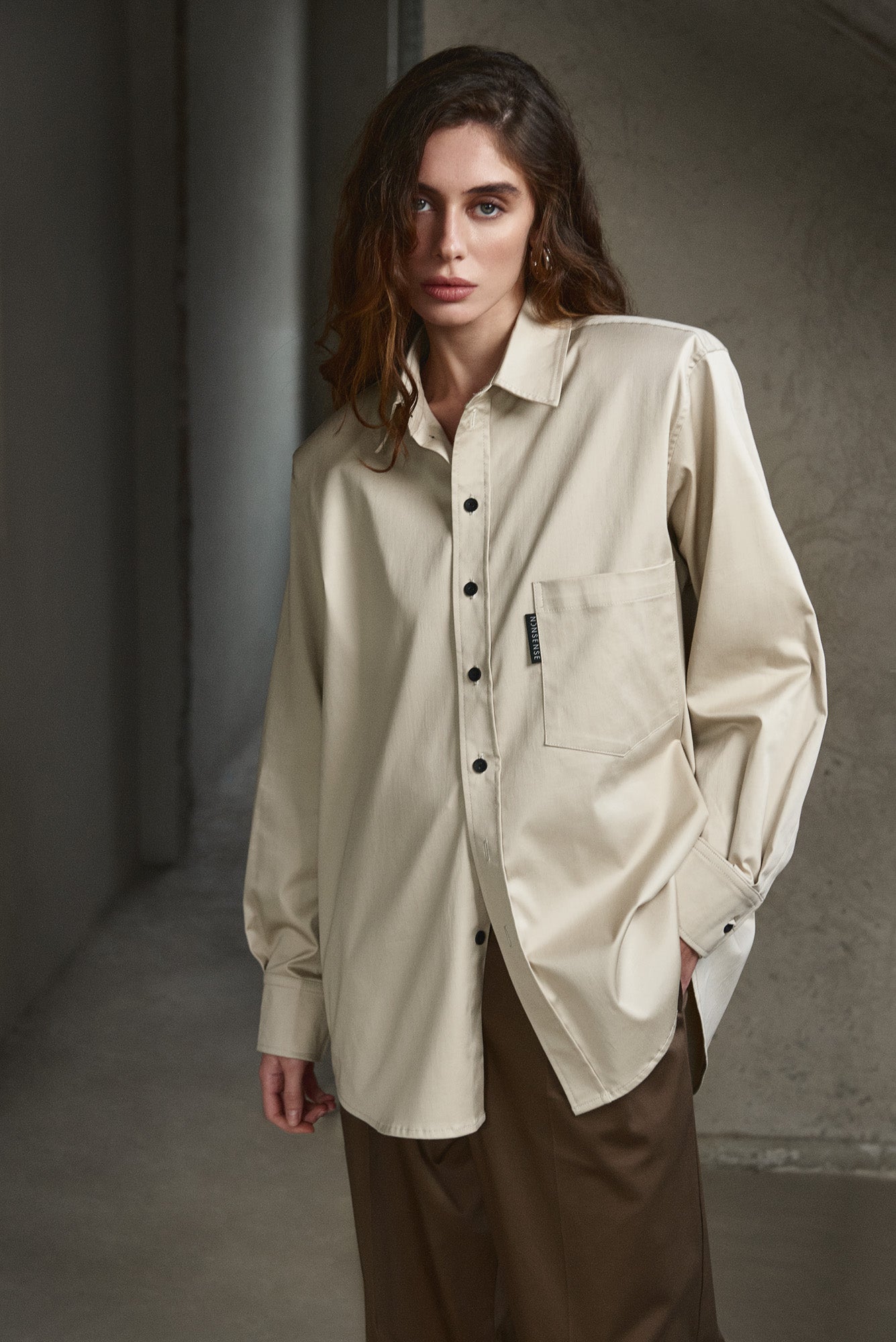 STRONG SHOULDER SHIRT BEIGE