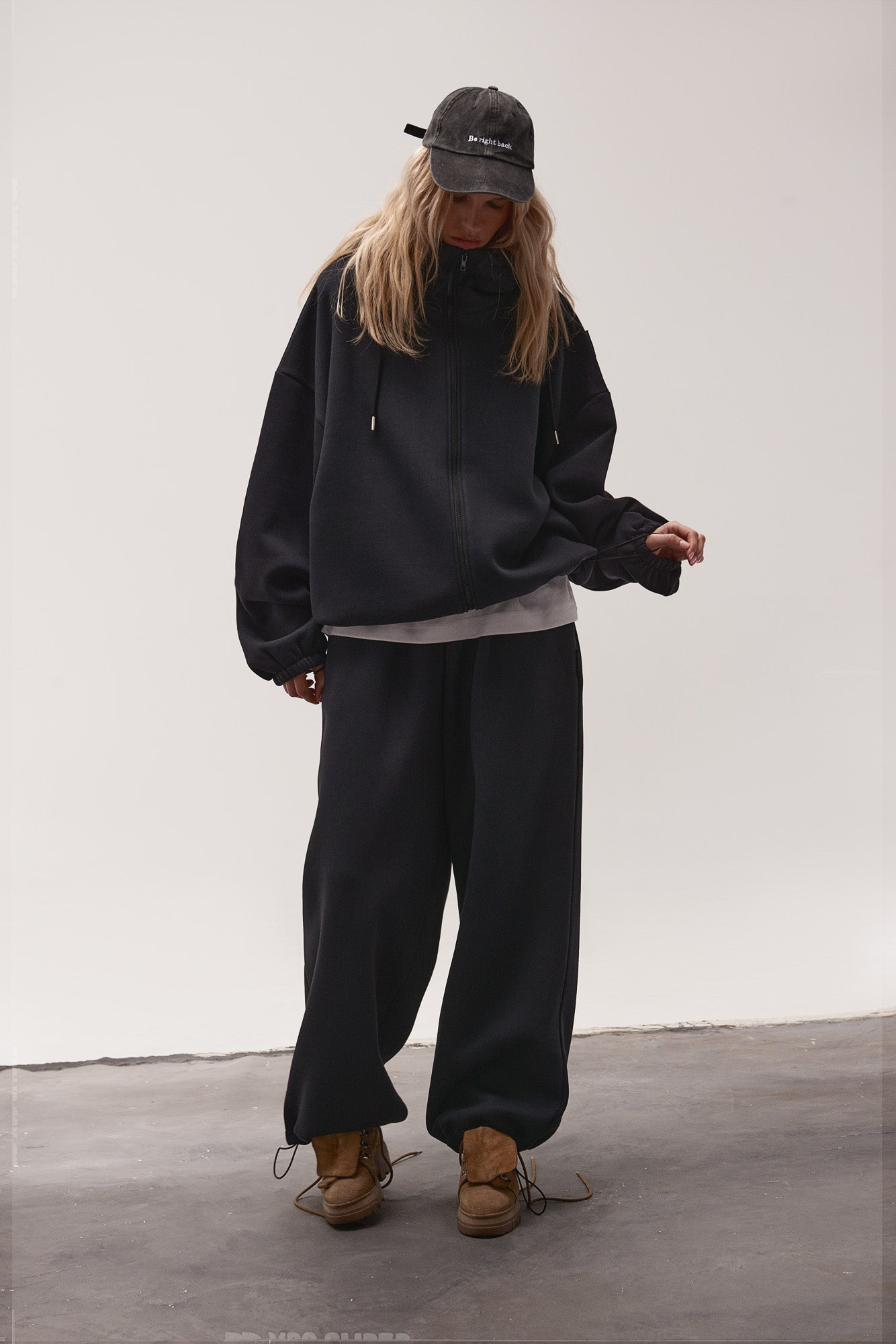 SUIT HUGE GRAPHITE