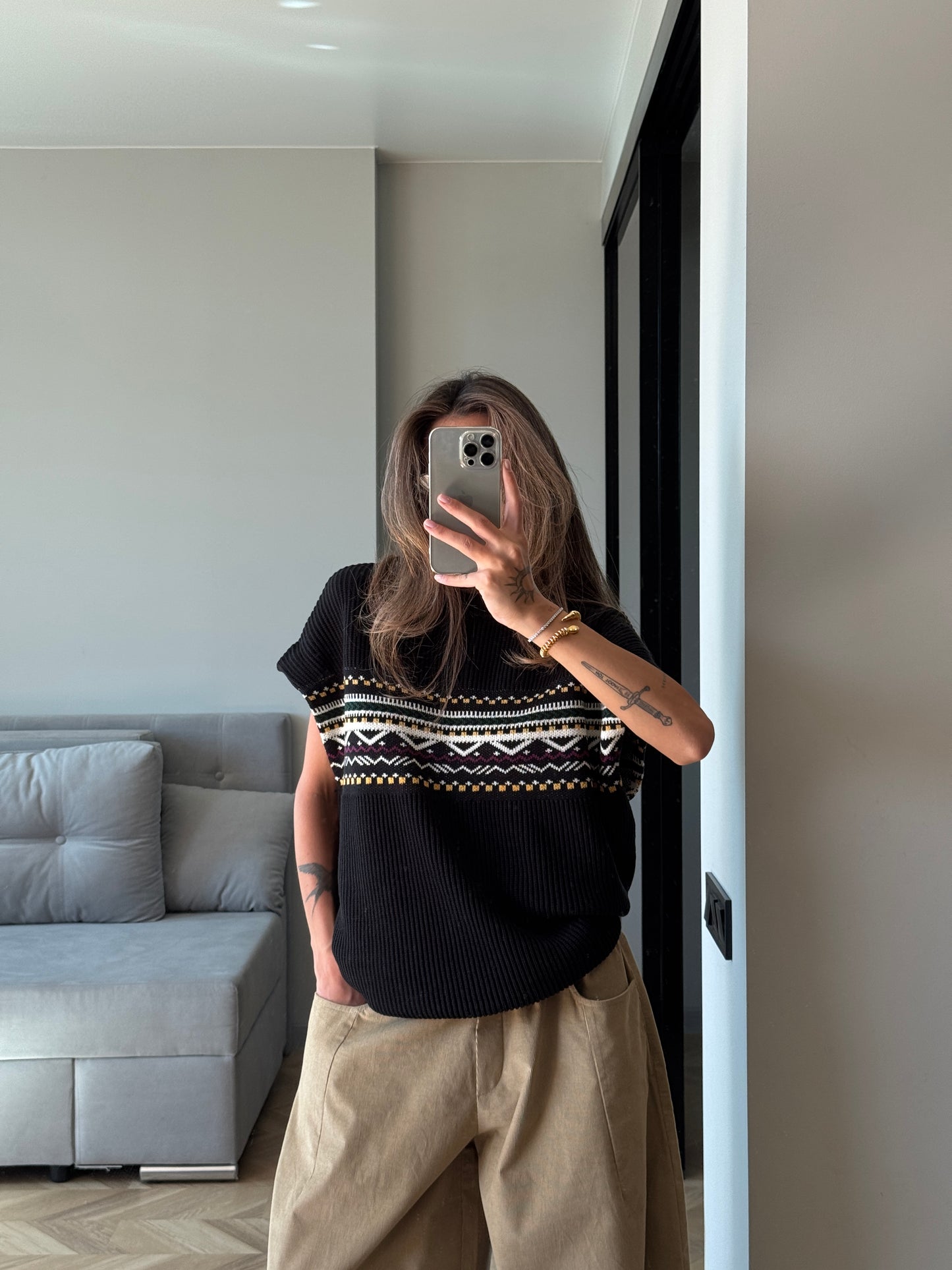 MULTICOLOR OVERSIZED KNITTED VEST