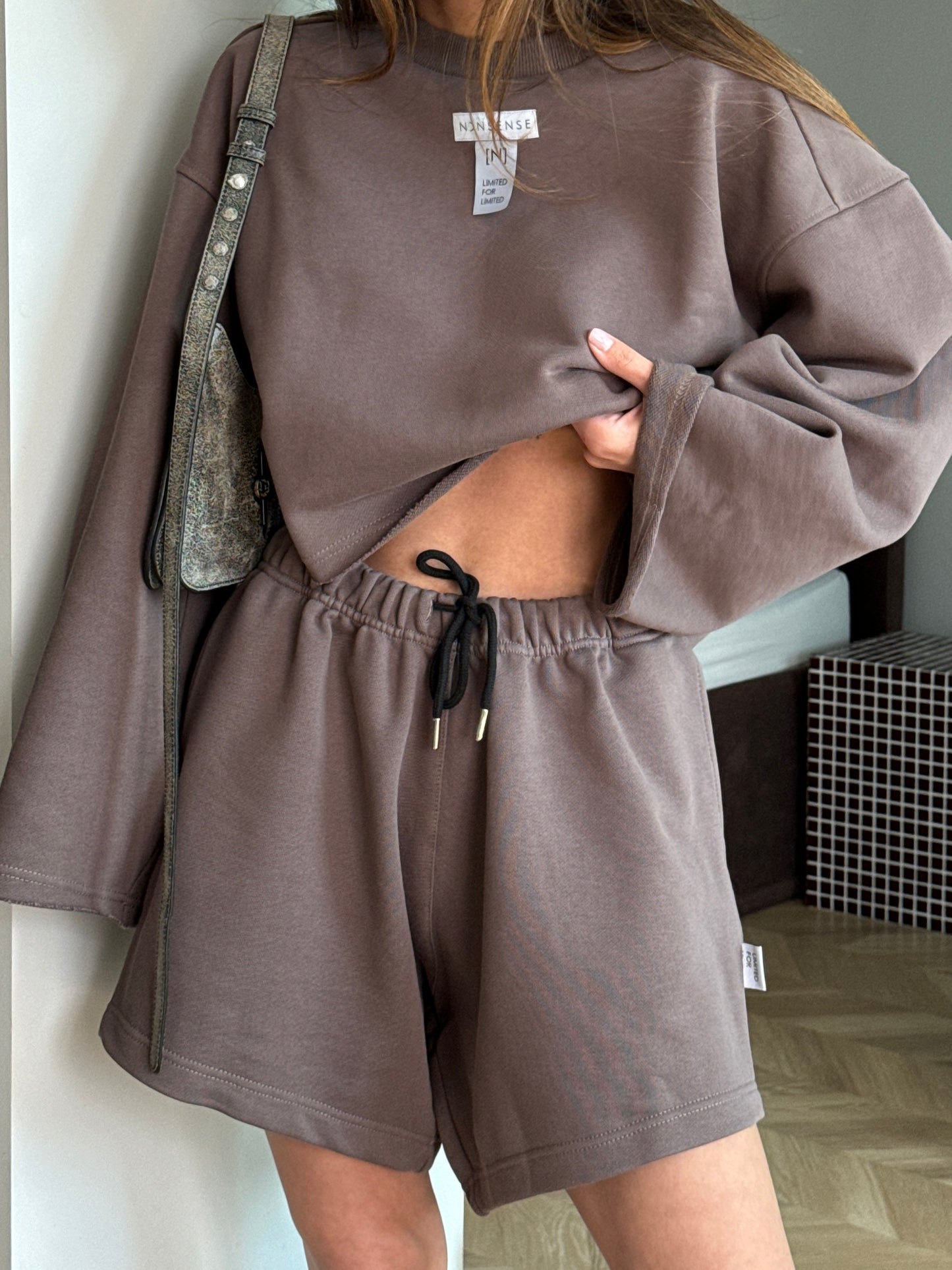 OVERSIZED CROPPED SWEATSHIRT BROWN/GREY
