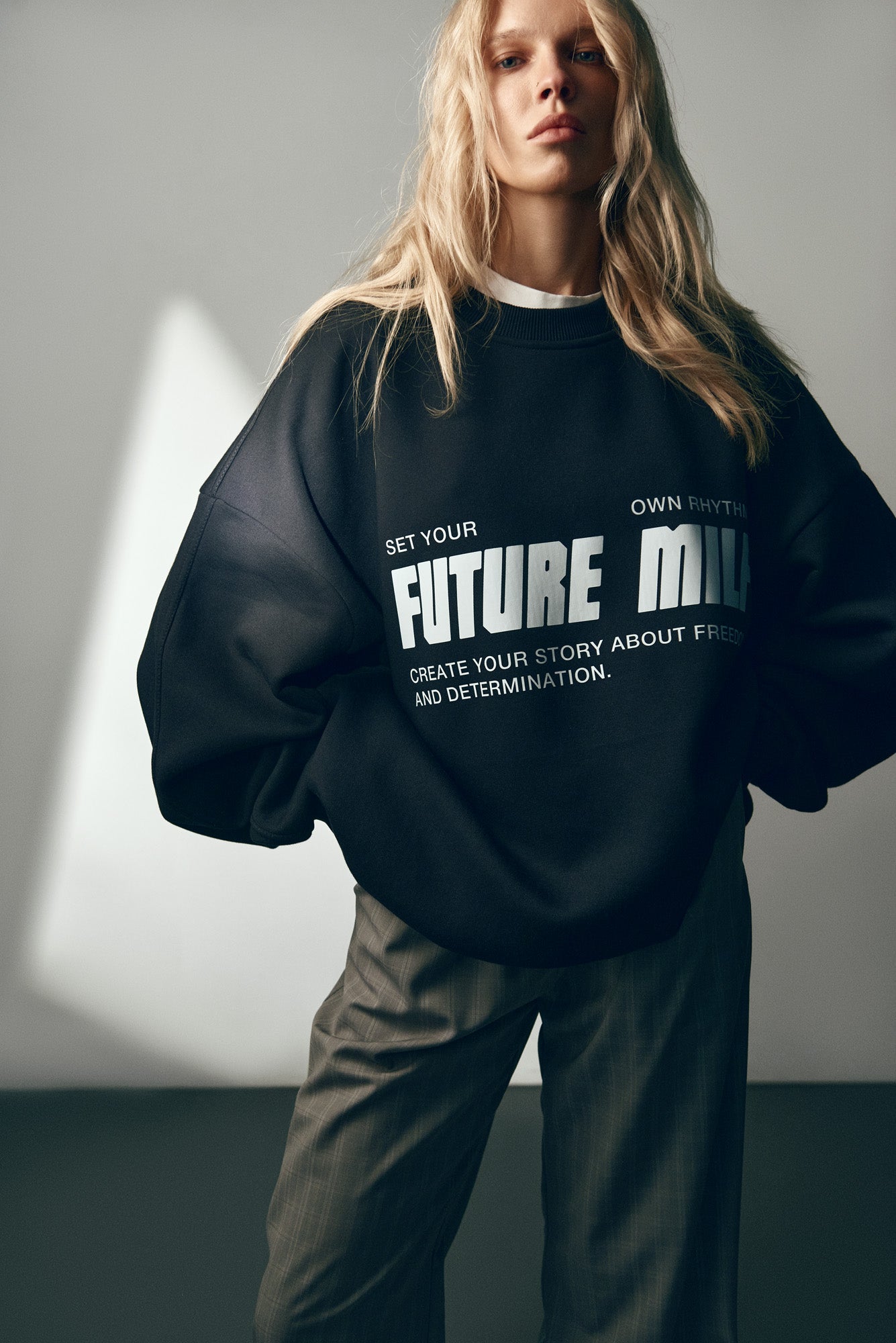 LIMITED SWEATSHIRT "FUTURE MILF" GRAPHITE