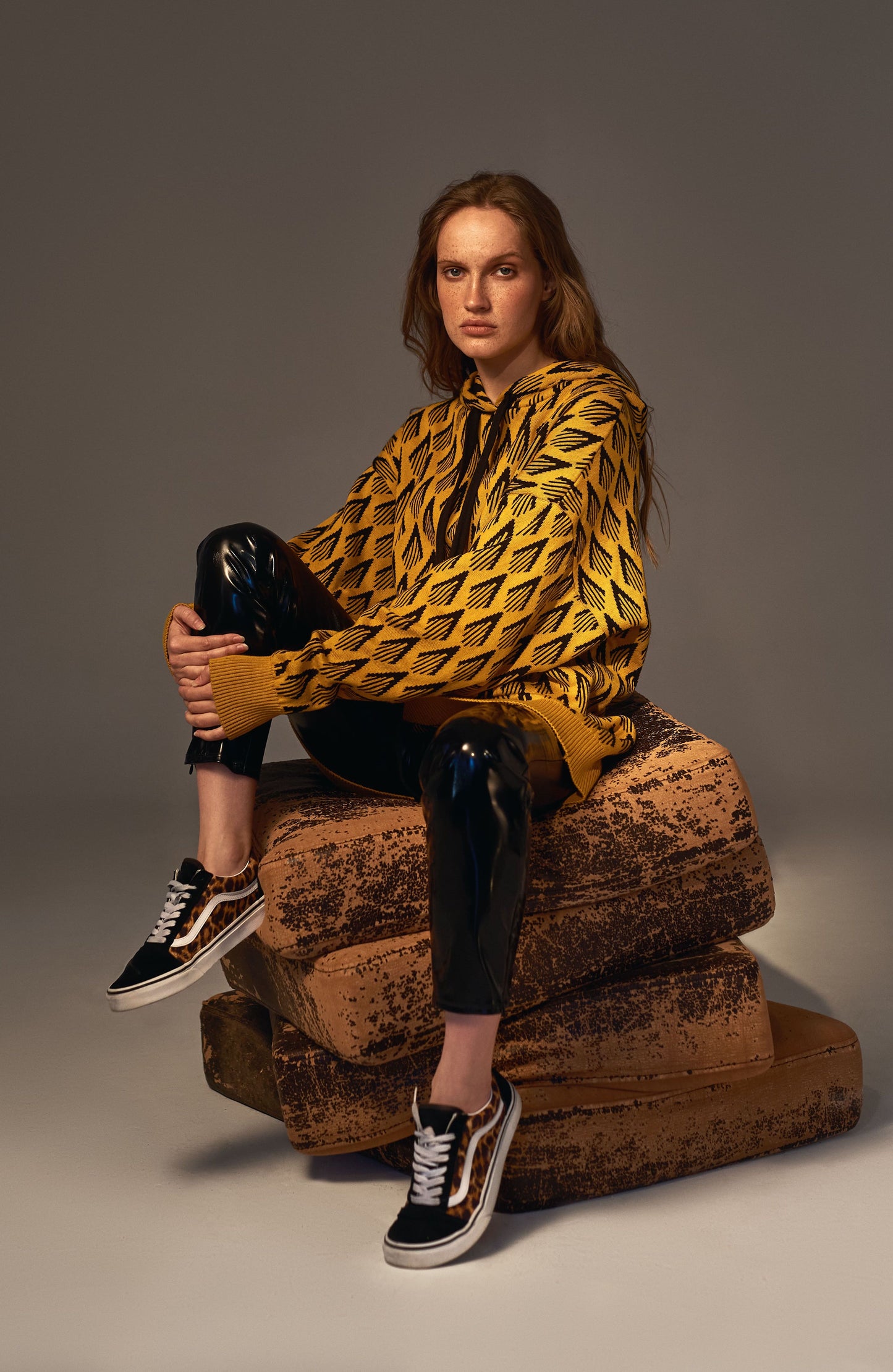 OVERSIZED HOODIE MUSTARD / BLACK