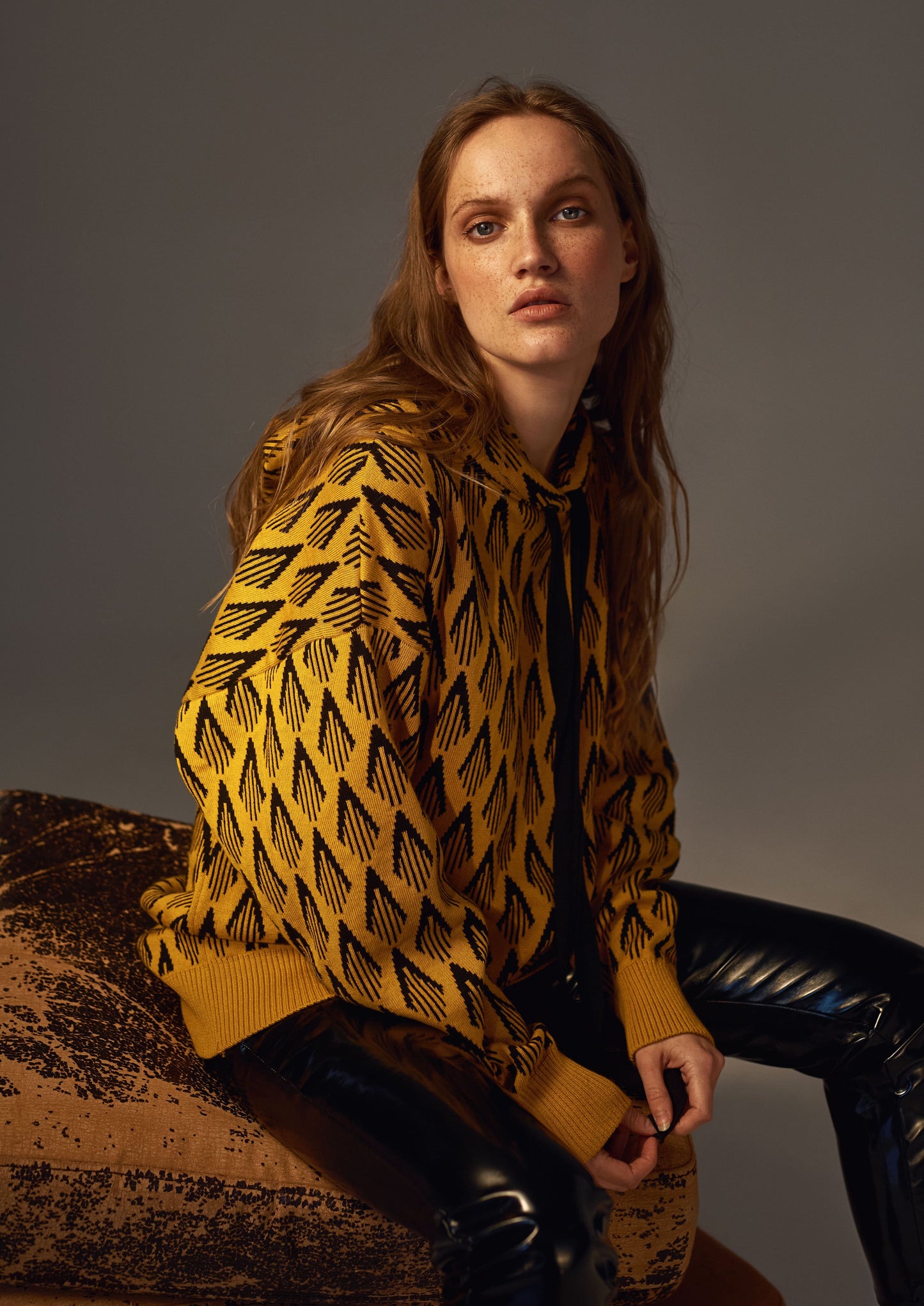 OVERSIZED HOODIE MUSTARD / BLACK