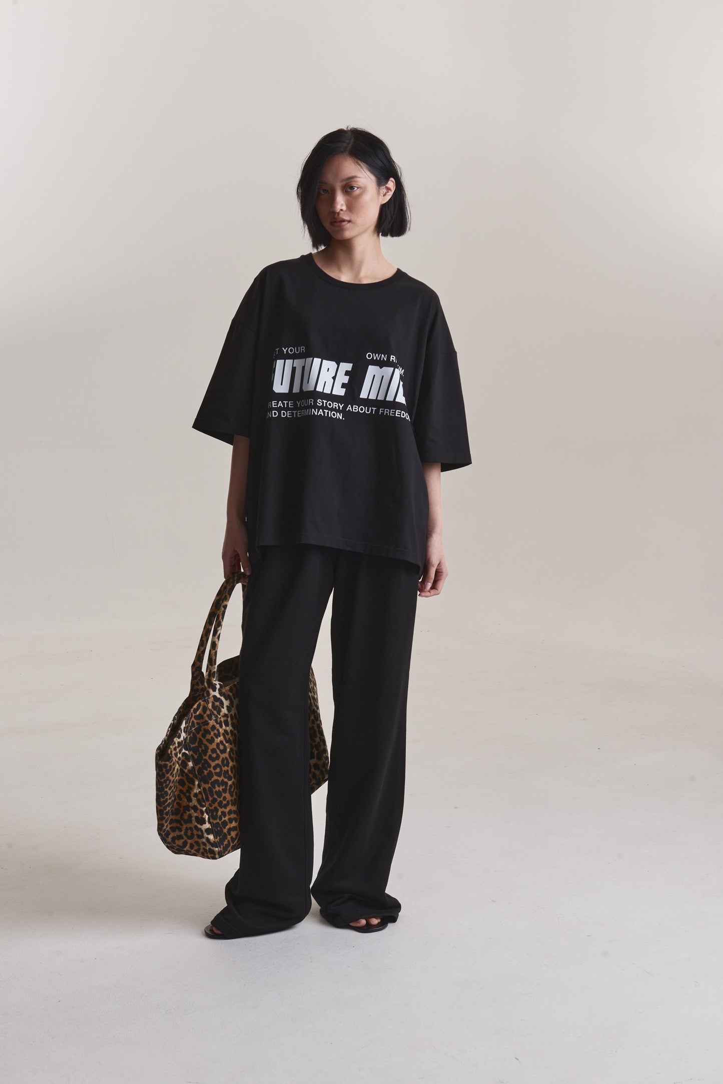 LIMITED T-SHIRT "FUTURE MILF" BLACK